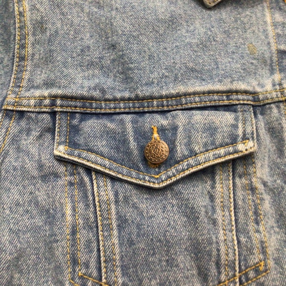 Vintage Gloria Vanderbilt denim jacket. Size medium great shape. - Picture 5 of 10